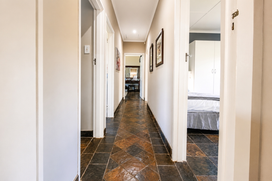 5 Bedroom Property for Sale in Wavecrest Eastern Cape